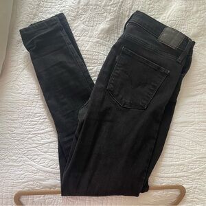 SOLD Levi’s skinny jeans